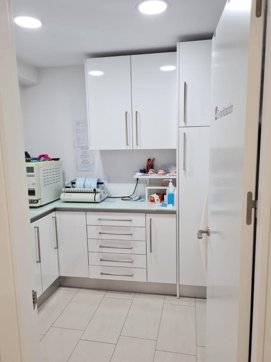 Sala de esterilización de la Clínica Dental Dentina en Aluche