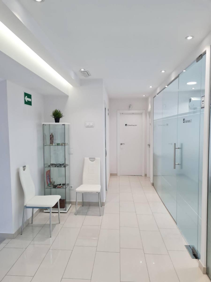 Zona de gabinetes de la Clínica Dental Dentina en Aluche